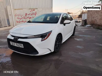 Toyota Corolla LE 4
