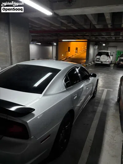Dodge Charger SXT 2
