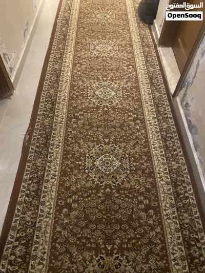 للبيع سجادة بحالة جيدة جدًا الطول 9 متر العرض 120 سم 2