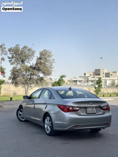 Hyundai Sonata Standard 4