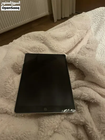 Apple iPad 9th Generation 256GB 10.2-inch WiFi – Fully Working – Good Condition 3