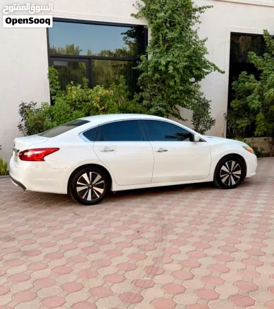 Nissan Altima Standard 3
