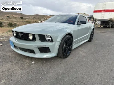 Ford Mustang Standard V6 4