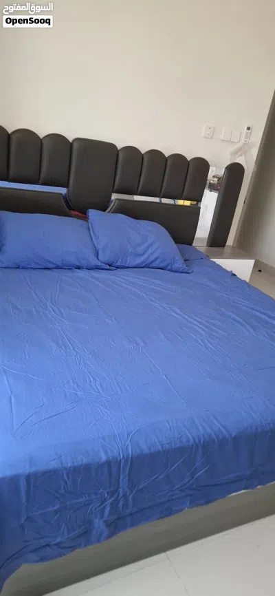 غرفة نوم أنيقة كاملة بحالة ممتازة من A&H مع ستائر جميلة بلون الغرفة full elegant bedroom 3