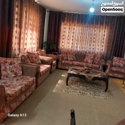 طقم كنب بحالة ممتازة 2