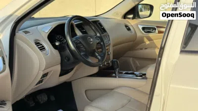 Nissan Pathfinder XE 4