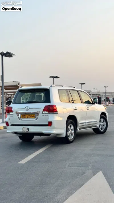 Toyota Land Cruiser GXR 2