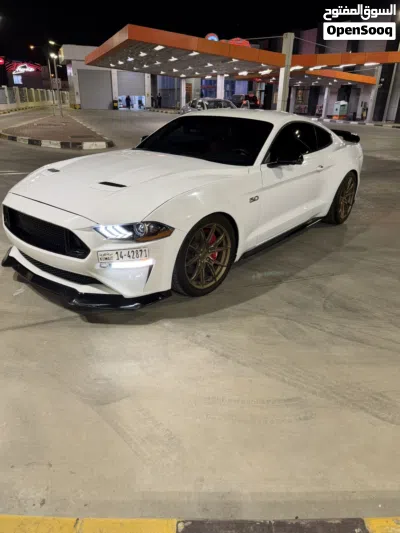 Ford Mustang GT 4