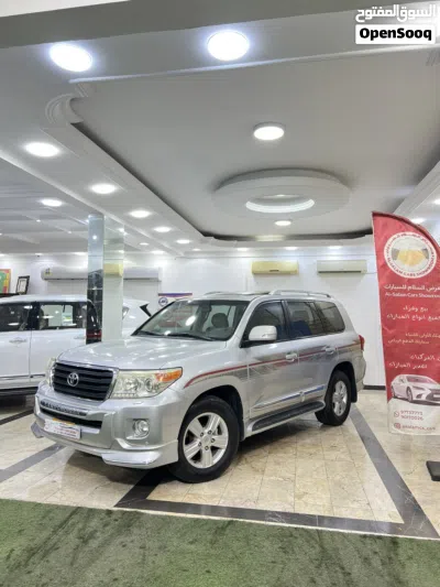 Toyota Land Cruiser GXR 2