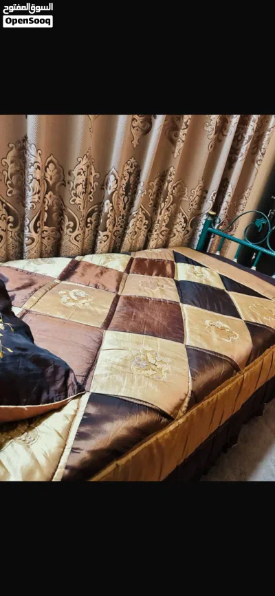 تخت حديد مفرد طويل مع علاقة حديد ومرأة حديد ثقيل طقم كامل للبيع بسعر مغري. 2