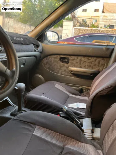 Hyundai Accent Standard 3