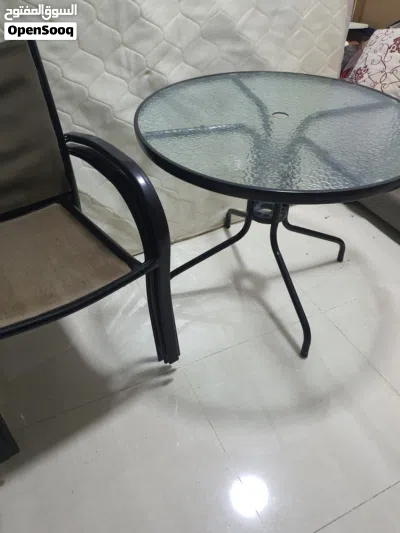 urgent sale glass table with 4 chairs 2