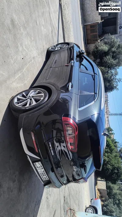 Kia Niro EX Touring 3