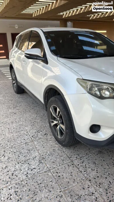 Toyota RAV 4 LE 3