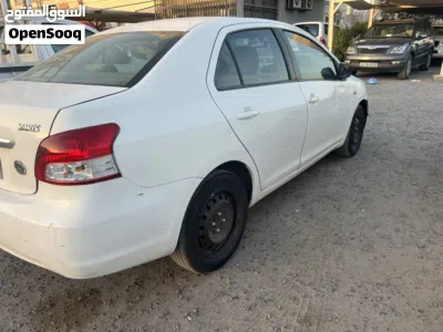 Toyota Yaris Y 4