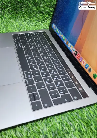 Apple MacBook Pro i7 16gb ram 512gb ssd retina 2k display 4 type c port's Touch Bar macOS seqouia 2
