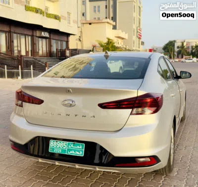Hyundai Elantra SEL 4