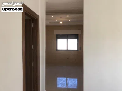 شقة للبيع تسوية أولى مع تراس في حي عدن المرقب 4