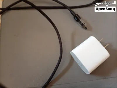 ايباد جيل تاسع (iPad 9) نظيف جداً بحالة الوكالة وبسعر لقطة شوف الوصف ومتوفر الشاحنه والباكيت 3