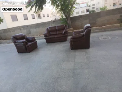 طقم كنب جلد اربع مقاعد بحاله جيده جدا للبيع الموقع عمان الجبيهه 4
