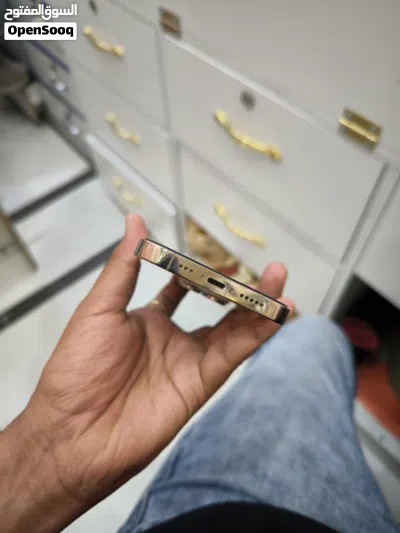 iPhone 14 Pro 256 GB Gold 4