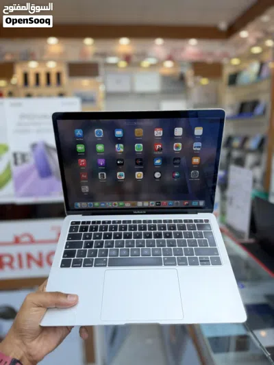 Apple MacBook Air 256GB SSD 8GB RAM 13-Inch clean condition 2