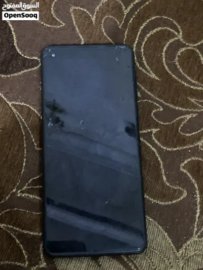 عرطهً جلاكسيA21 32 جيجاالشاشه مشروخه مبين في الصوره بيت الشاحن مكسور نضافهً 7٪10 2