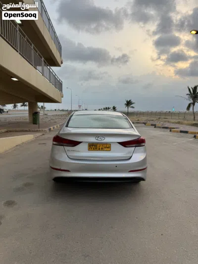 Hyundai Elantra SE 3