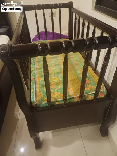 سرير اطفال وكرسي طعام ومرجيحة اطفال 3