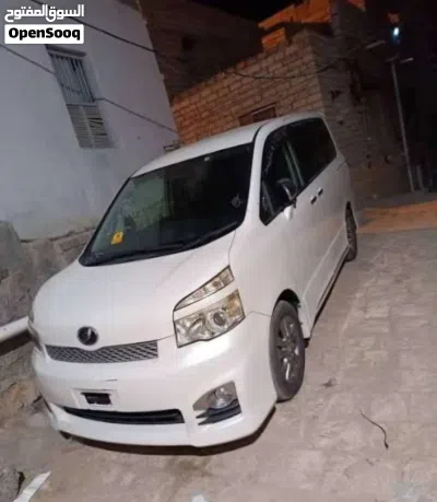 Toyota Voxy Noah S-Z 2