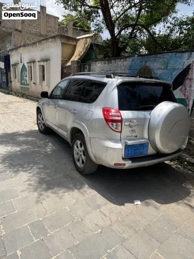 Toyota RAV 4 Limited 4