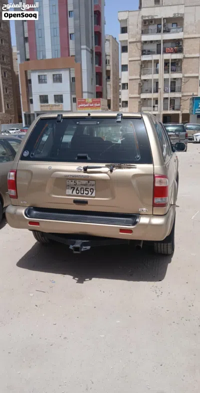 Nissan Pathfinder XE 4