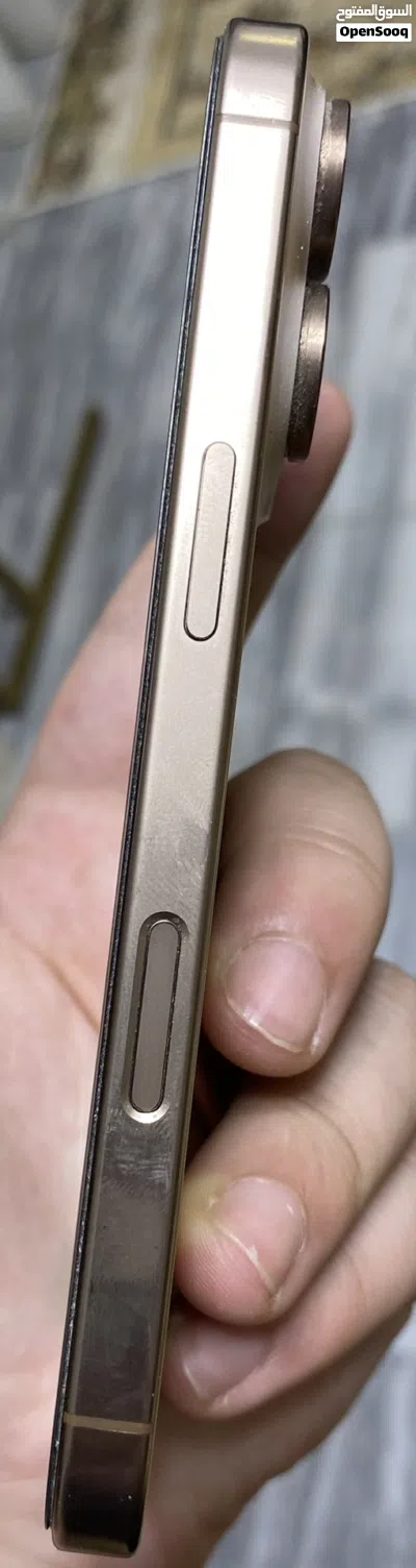 iPhone 16 pro 4
