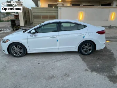 Hyundai Elantra Standard 4