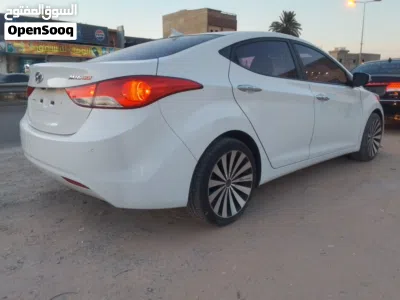 هيونداي افانتي Standard 3