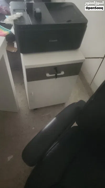 office desk and chair and side table 4