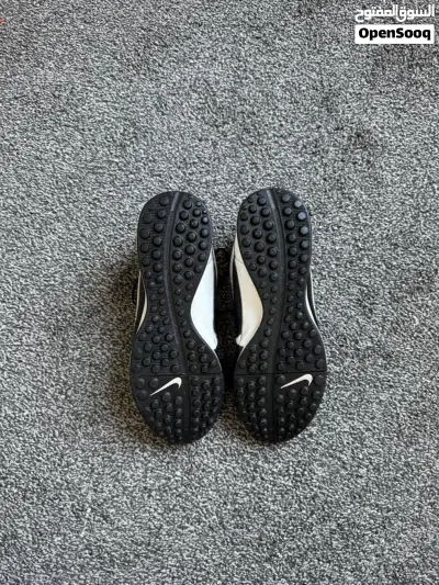 جوتي كوره نايك اوريجينال اصلي جلد طبيعي نظيف جدا مقاس 42:5 قابل للتفاوض football shoes original 4