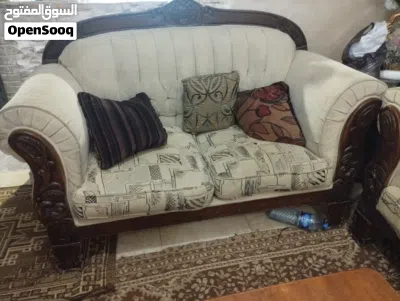 طقمين كنب للبيع احد موريس وتأتي عادي بسعر يد 3