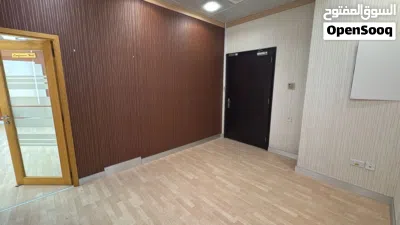 Offices for rent on the main road near Ruwi Roundabout مكاتب للإيجار على الشارع العام 4