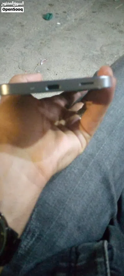 سامسونج جالاكسي A17 بحالة جيدة مع علبة وذاكرة 256 جيجابايت و 8 ram 4