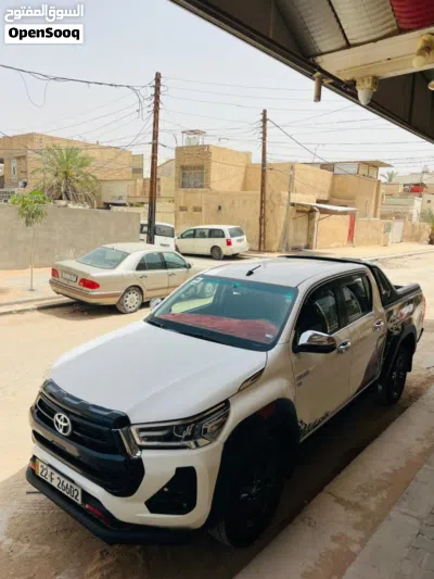 تويوتا هيلوكس SR5 2