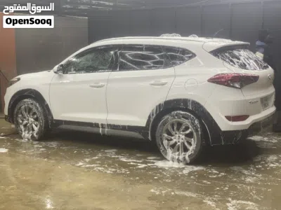 Hyundai Tucson SE 3