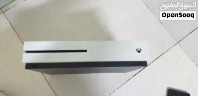 اكس بوكس ون للبيع مع شريطن 3