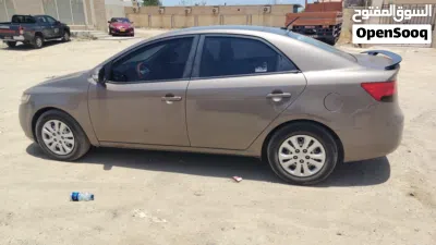 كيا سيراتو Standard 4