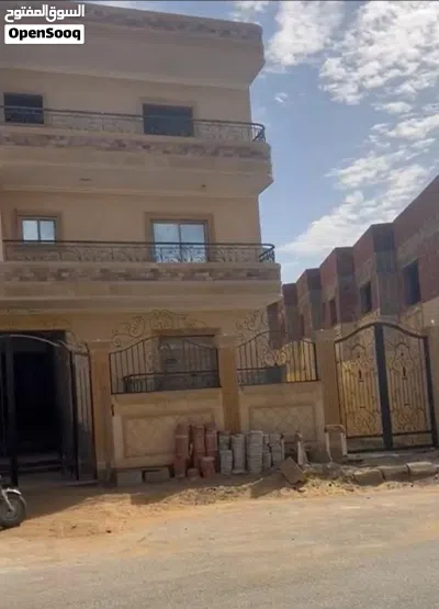 شقةبفيلا للبيع بالحي الرابع الشروق 2