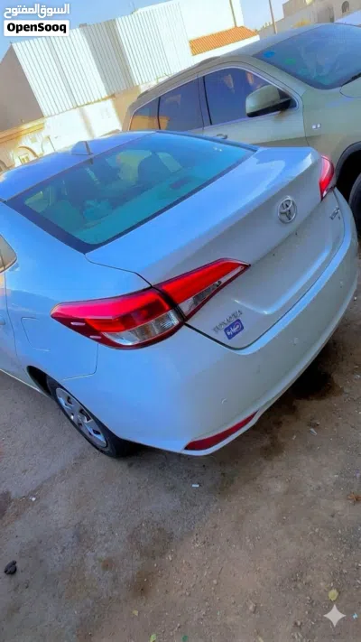 Toyota Yaris Y 2