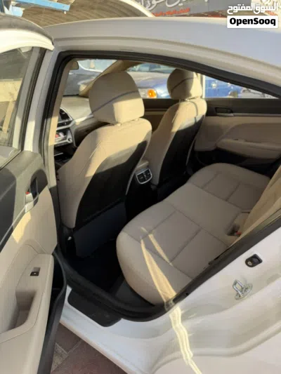 Hyundai Elantra Standard 3