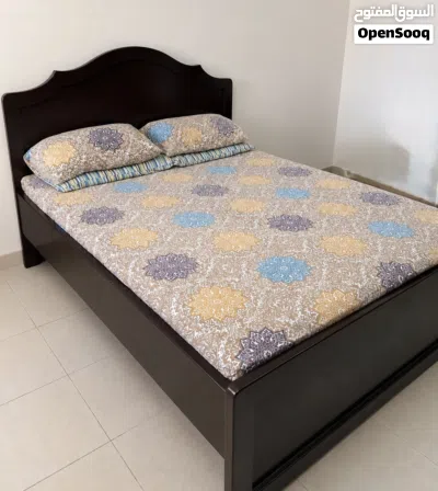 Queen size bed 2