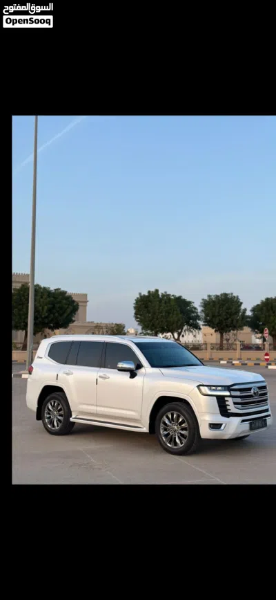 تويوتا لاند كروزر VXR 4