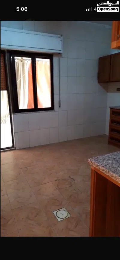 شقة في منطقة العبدلي مقابل البوليفارد طابق 3 روف مساحة البيت كبيرة جدا مع تراسلت خارجية كاشفة عمان 4
